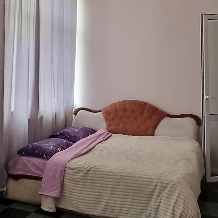 Затишна Квартира В Центрі Міста Ternopil Exteriör bild